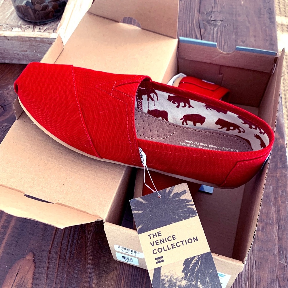 Toms Red Canvas Women's Classics SZ 8